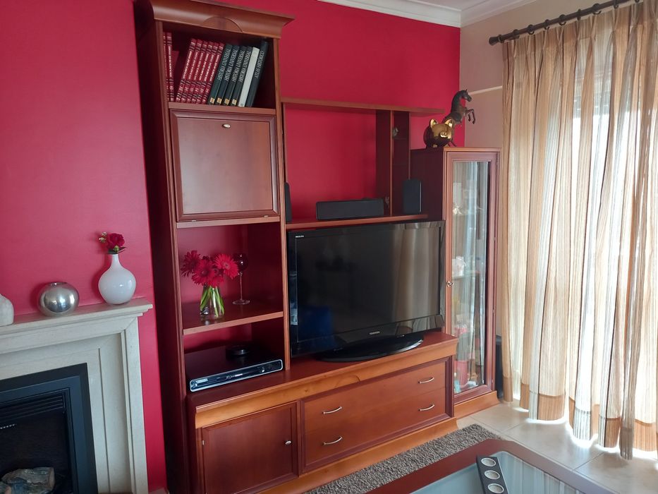 Móvel de sala em Nogueira