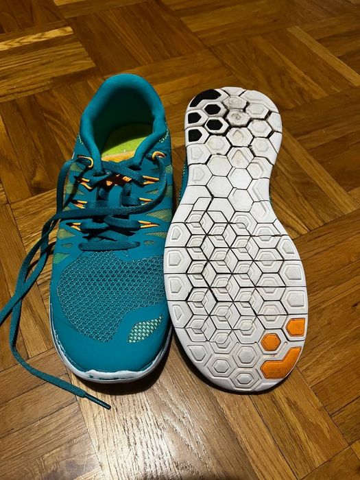 Продам кроссовки Nike