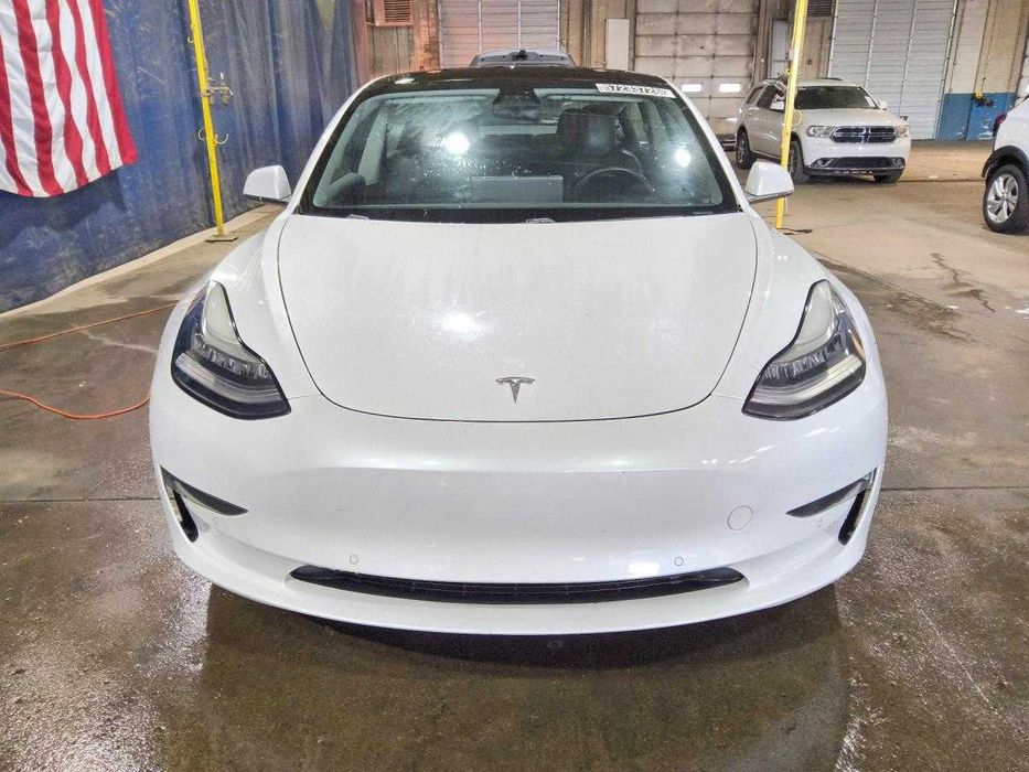 Бампер Tesla Model 3 Розборка Тесла 3 Запчастини до Tesla Model 3 рест