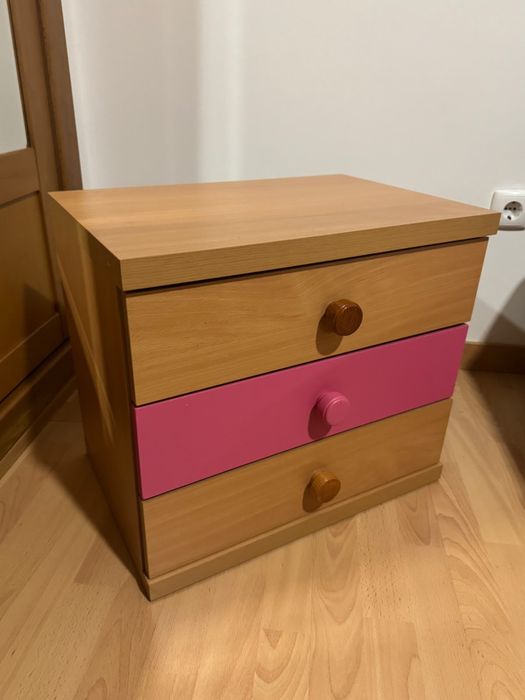 Cama de solteiro + Mesa de Cabeceira | Bom estado