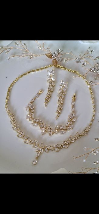 Zestaw biżuterii ślubnej w złotym kolorze