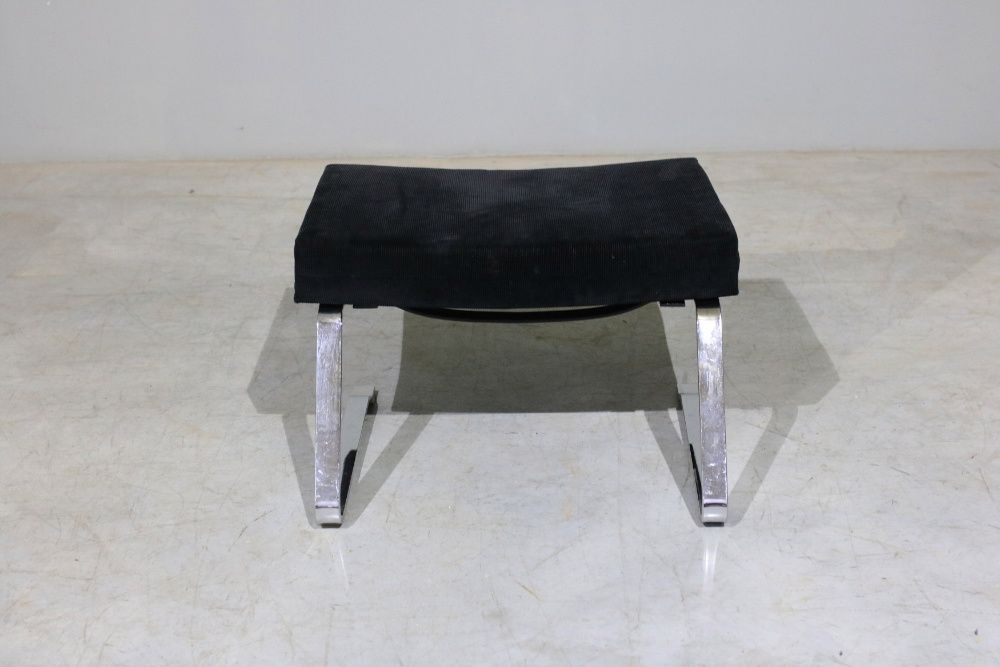 Poltrona e pousa pés da déc. de 70 | Mid Century Modern Design