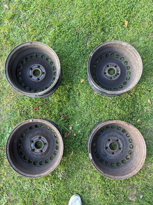 4 felgi stalowe 15” 6Jx15 H2 + kołpaki Audi