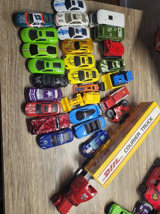 Маленькі машинки, машинки хот вілс   Hot Wheels