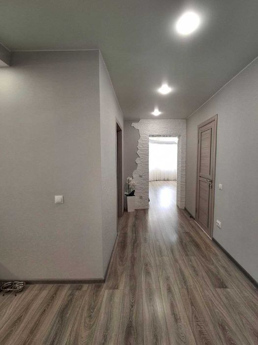 Простора 3-кімнатна квартира, район Польова