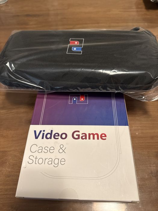 Etui na konsolę / gry – nowe, solidne, na zamek