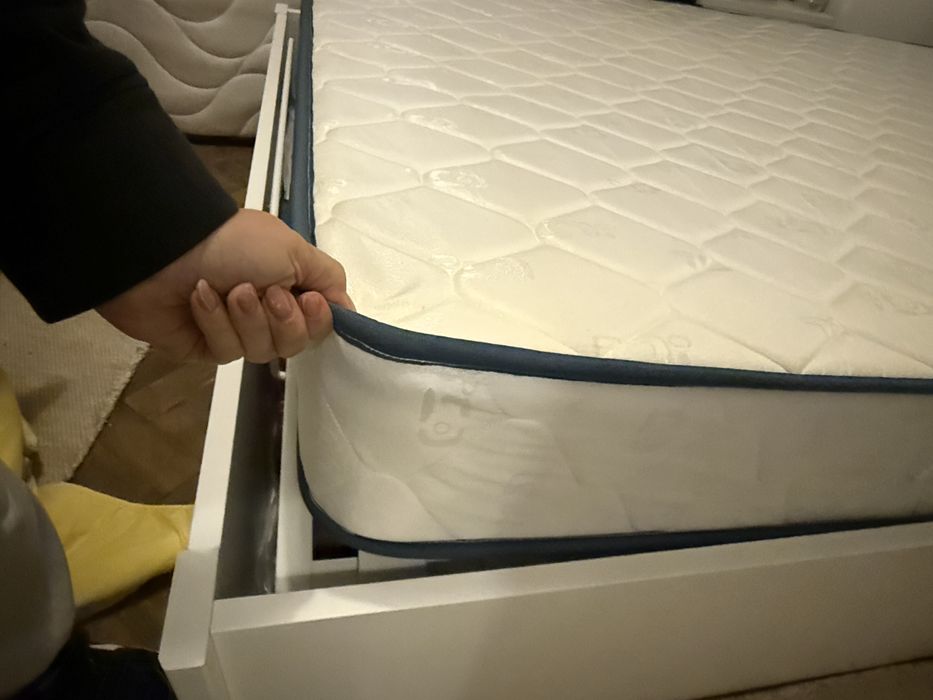 Cama casal em madeira