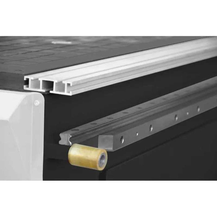 SOLIDNA Frezarka CNC ploter do drewna CORMAK 1300x2500 C1325