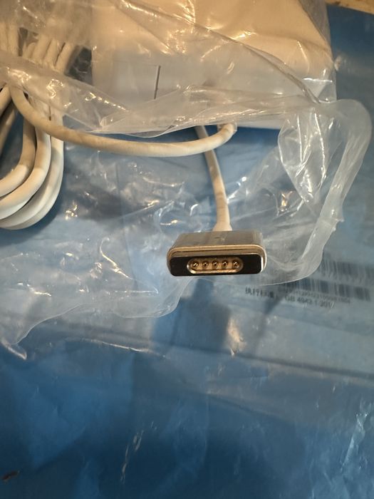carregador macbook 60W , novo.