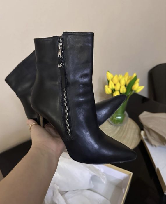 Продам чобітки Michael Kors