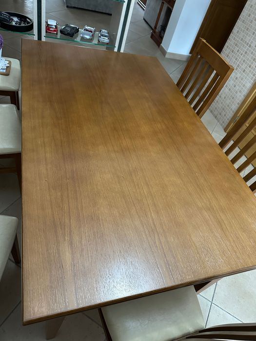 Mesa 1,50 x 0,90 pode ser até 2,50 x 0,90 e 6 cadeiras