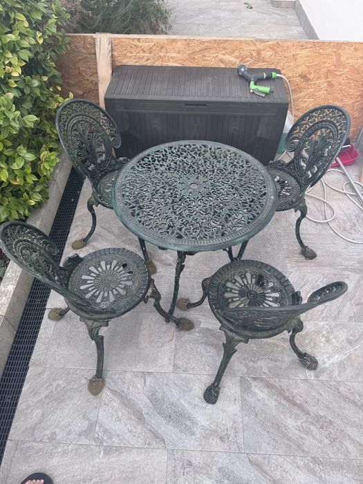 Mesa de ferro de jardim com 4 cadeiras