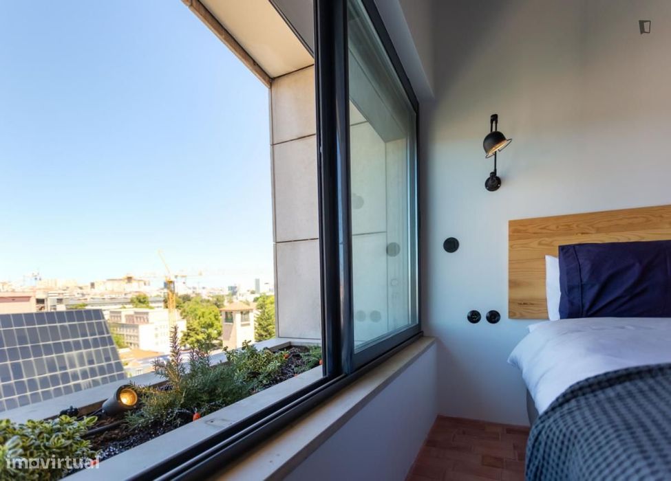 Quarto - localizado em Sete Rios Lisbon