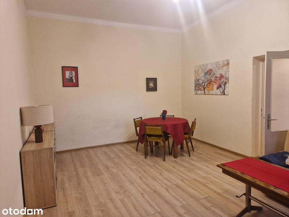 M3 do zamieszkania, w kamienicy, ścisłe centrum, ul. Piłsudskiego.