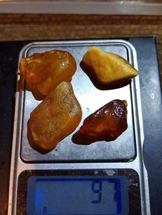 Bursztyn Bałtycki surowy 4szt