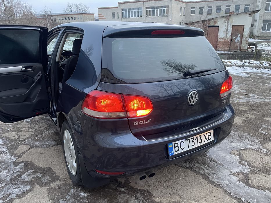 Volkswagen Golf 2011 р.1.4 бензин