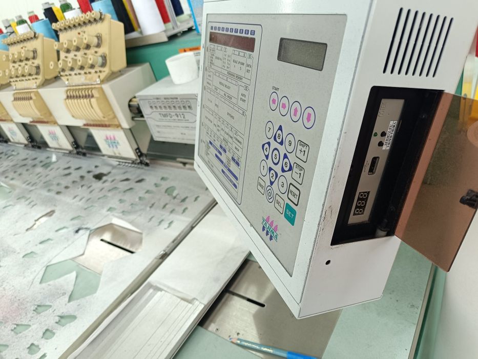 Máquina de bordar Tajima