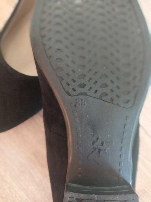 Buty czółenka zamszowe r.38