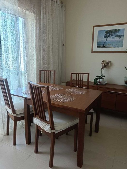 Apartamento T2 para arrendar, no centro, de meados dede 5 de agosto a 15 de setembro.