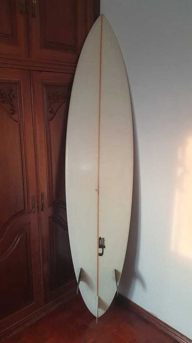 Prancha de surf 7'8 (mini gun) + quilhas