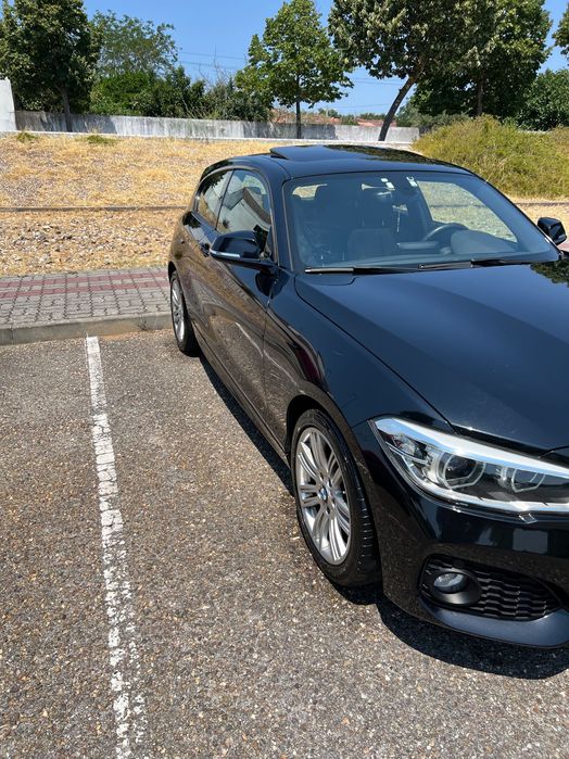 BMW 116 coupé com teto de abrir.