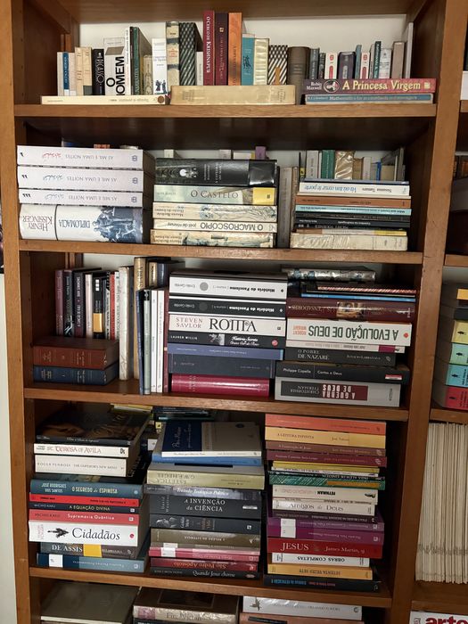Livros enciclopedias e banda desenhada