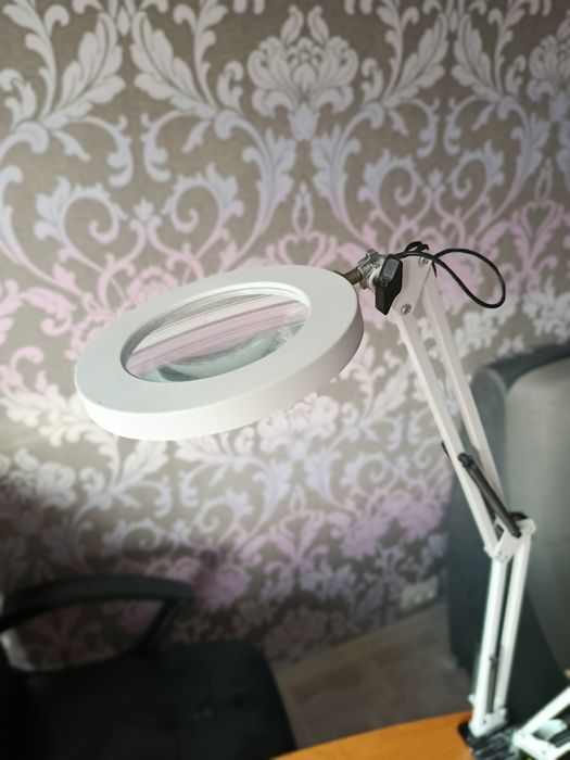 Біла Настільна лампа з 5Х збільшувальним склом Живлення від USB