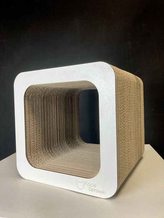 Eco drapak dla kota TVkot 40 cm z drewnianym frontem od Kocie Sprawki