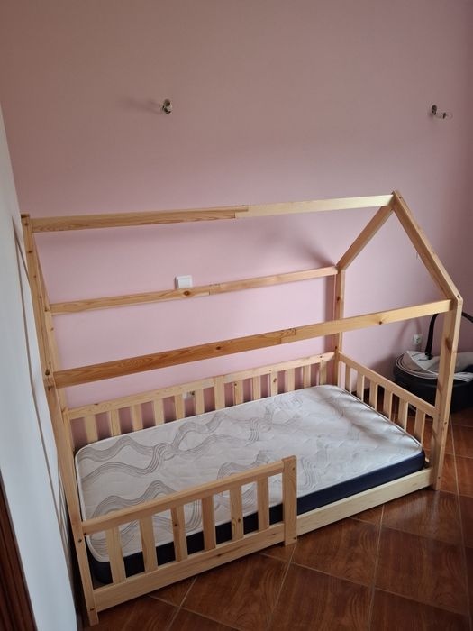 Cama montessori com colchão incluído