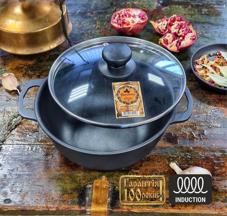 Казан с крышкой сковородой / чавунний казан з кришкою сковородою
