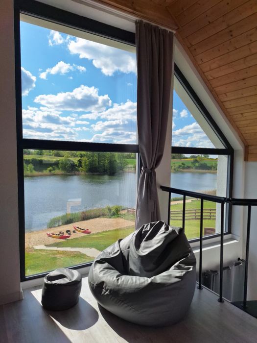 Domek na jeziorem Kopiec z linią brzegową