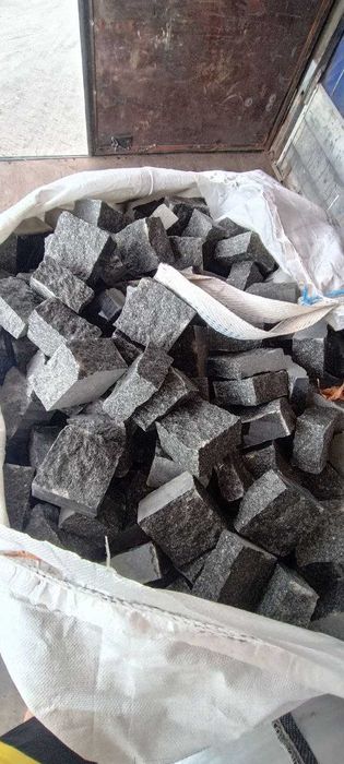 Бруківка гранітна колота покращена