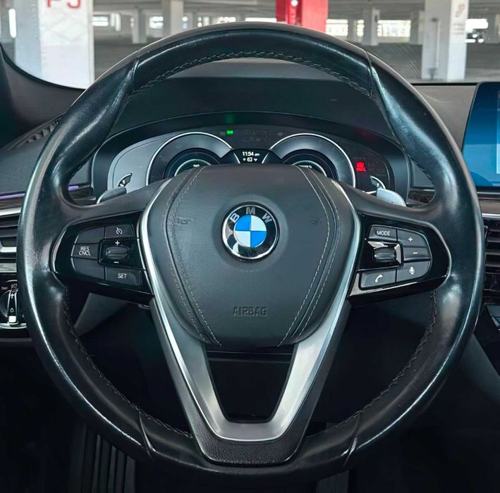 BMW 530e      2020