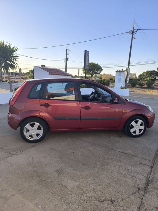 Ford Fiesta em muito bom estado geral