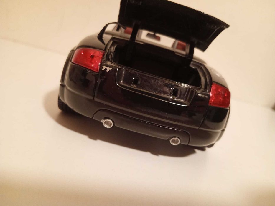 MAISTO coleção Audi TT Roadster 1/18 preto miniatura