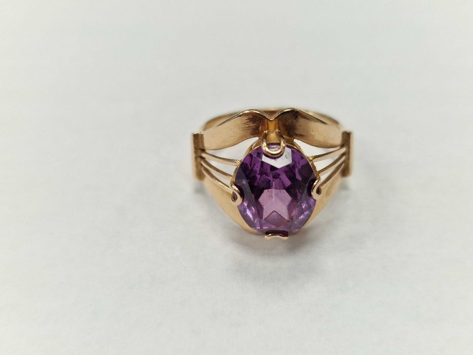 Złoty pierścionek damski/ 583/ 7.98 gram/ R19/ Korund/ ZSRR od 1958 roku