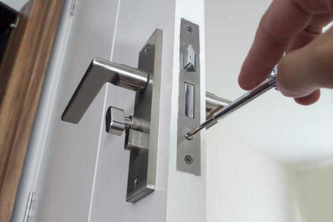 Instalação e Reparação de Portas | Carpinteiro