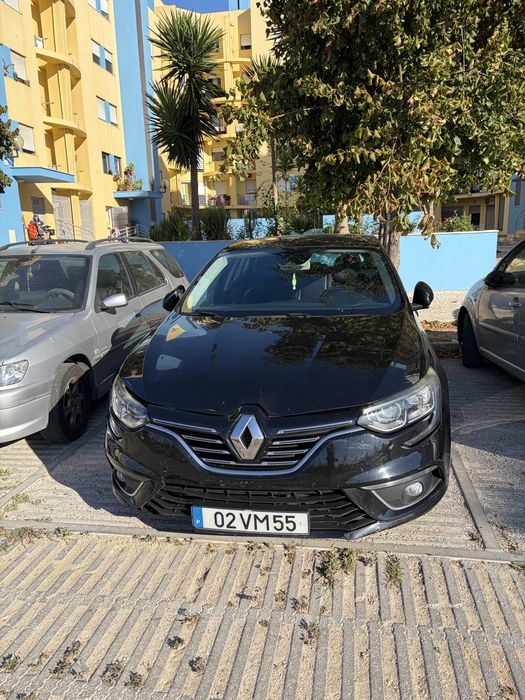 Renault megane 2018 com afazeres