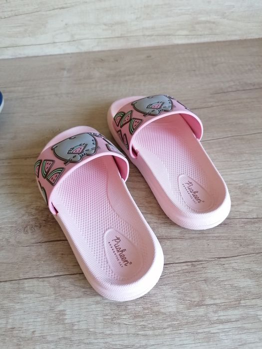 Klapki dziecięce dla dziewczynki Pusheen i pantofle r. 27/28