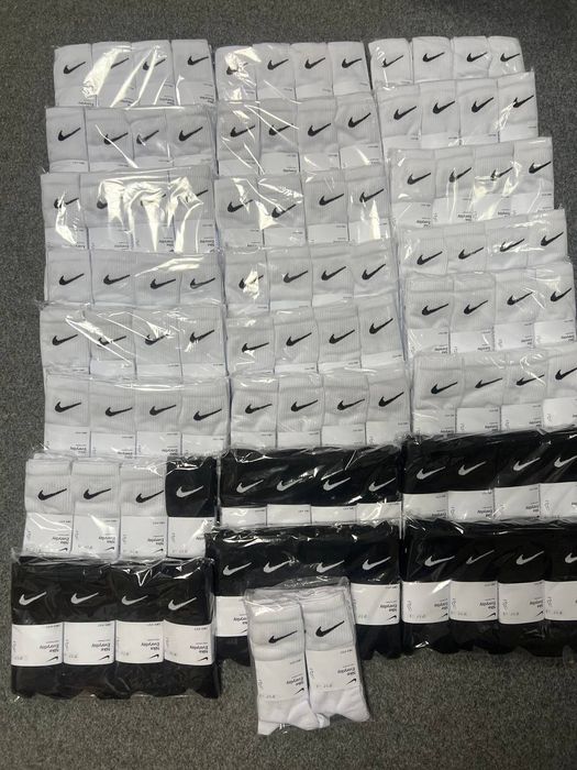 Nike Wysokie Białe Skarpety (30 op.)