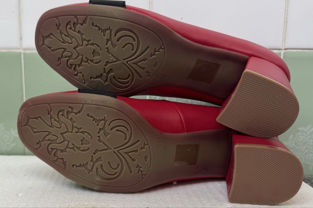 Туфли Lora Ferres Нові, 38