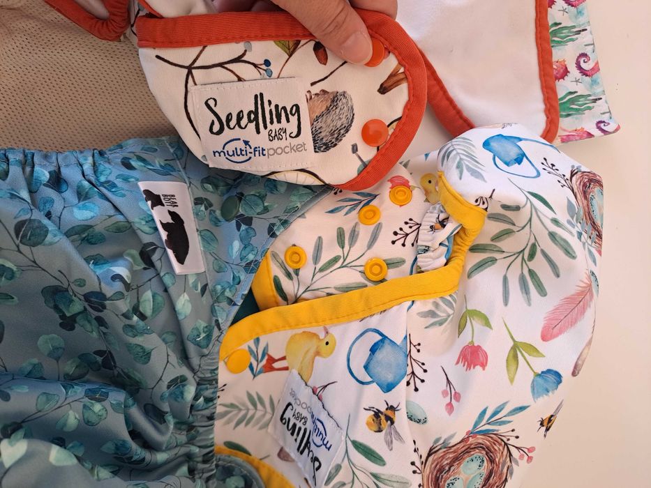 Fraldas reutilizáveis da Seedling Baby e da Bear Bott