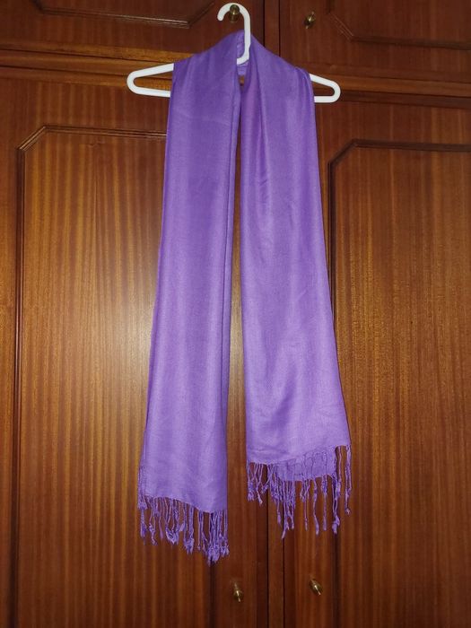 Pashmina de cor lilás