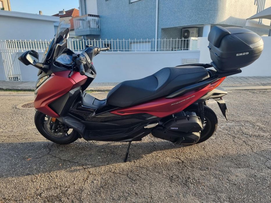 Honda Forza 125 – 2023 – Apenas 3.900 km – Vermelha
