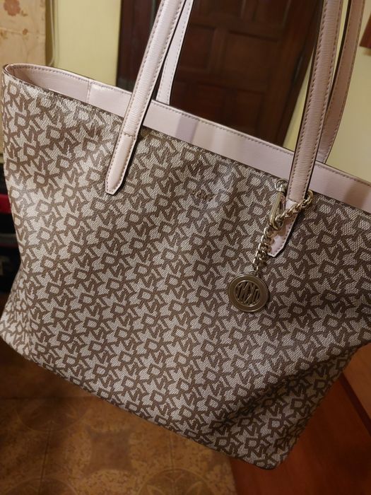 Mala DKNY original com marcas de uso