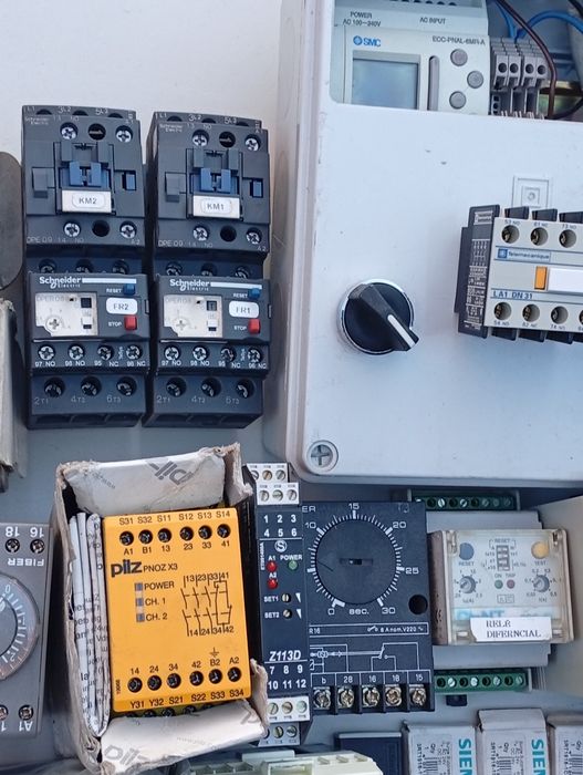 Lote de material elétrico