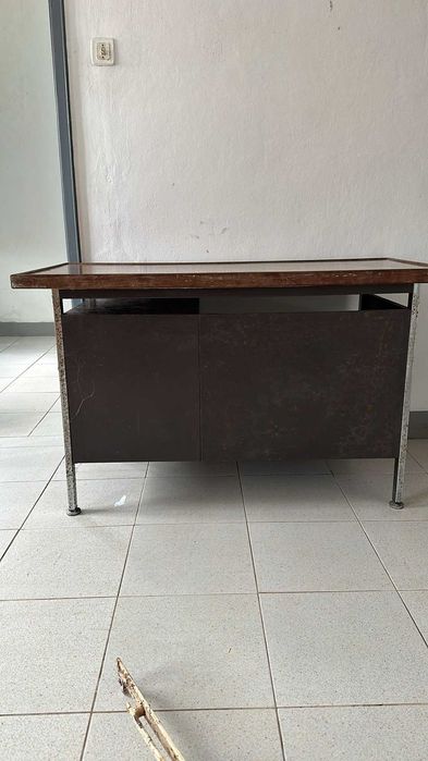 Secretária com gavetas
