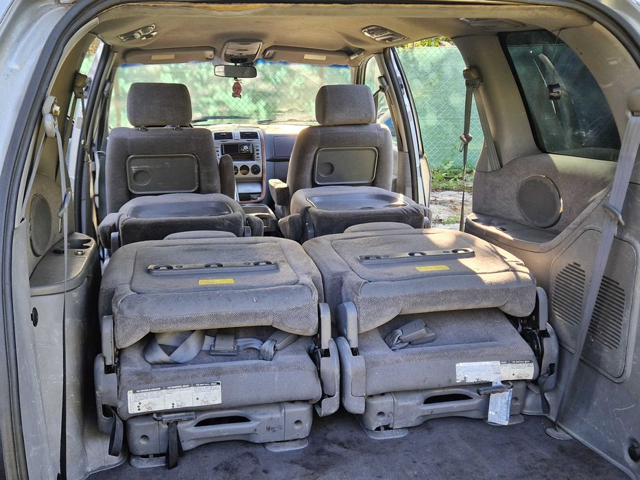 Kia Carnival van