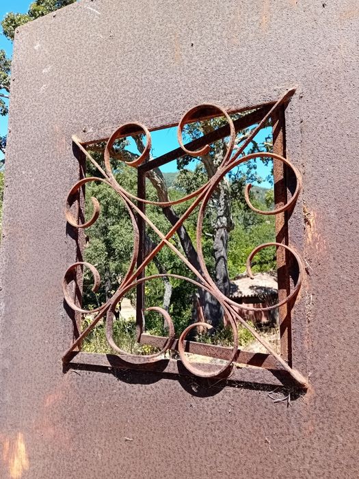 Portas em ferro com postigo para vidro