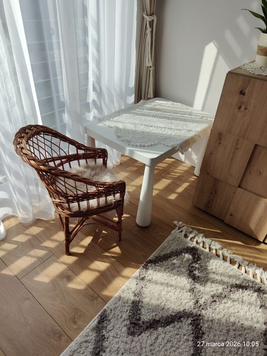 Stolik IKEA Mammut + krzesełko wiklinowe  - zestaw